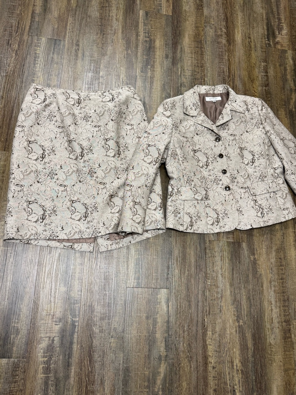 Suit Studio Beige Floral Print Blazer & Skirt Set 14